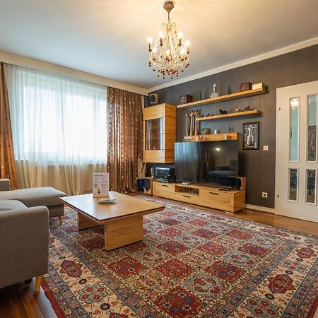 Apartment With A Balcony - 15 Min To City Center Wien Eksteriør billede