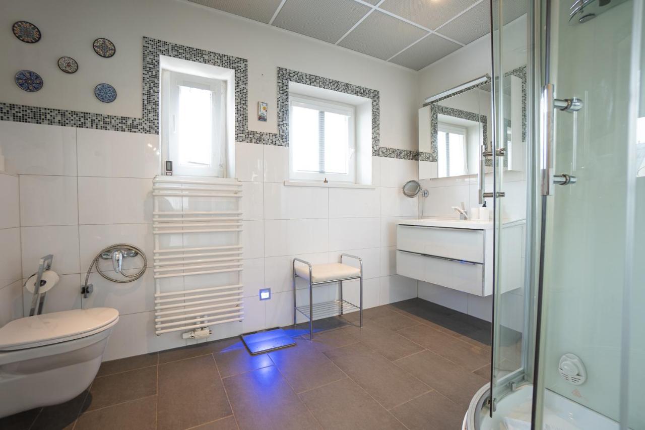 Apartment With A Balcony - 15 Min To City Center Wien Eksteriør billede