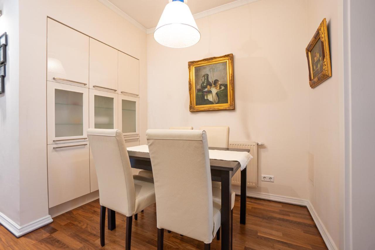 Apartment With A Balcony - 15 Min To City Center Wien Eksteriør billede